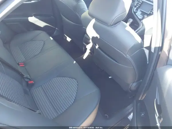 4T1B11HK7JU621162 2018 TOYOTA CAMRY - Image 8