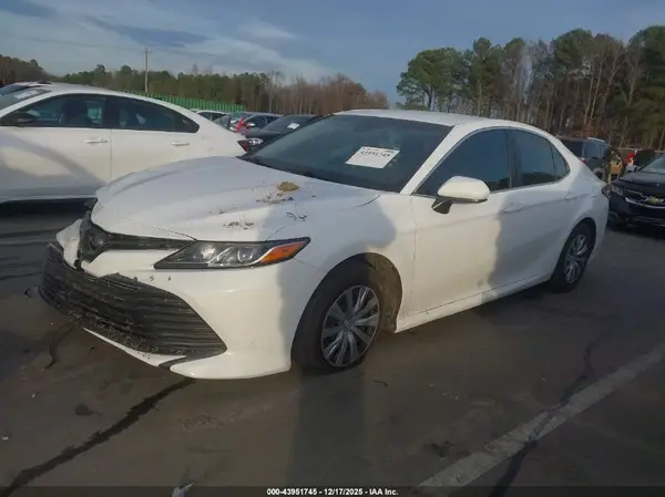 4T1B11HK7JU621209 2018 TOYOTA CAMRY - Image 2