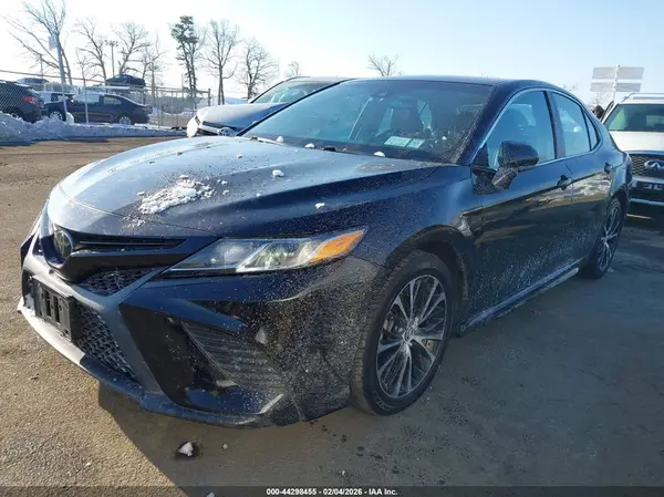 4T1B11HK7JU621906 2018 TOYOTA CAMRY - Image 2