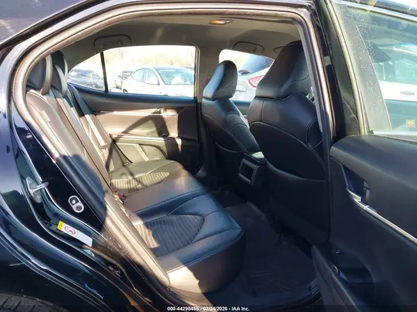 4T1B11HK7JU621906 2018 TOYOTA CAMRY - Image 8