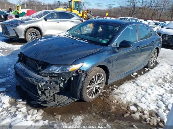 4T1B11HK7JU621968 2018 TOYOTA CAMRY - Image 2