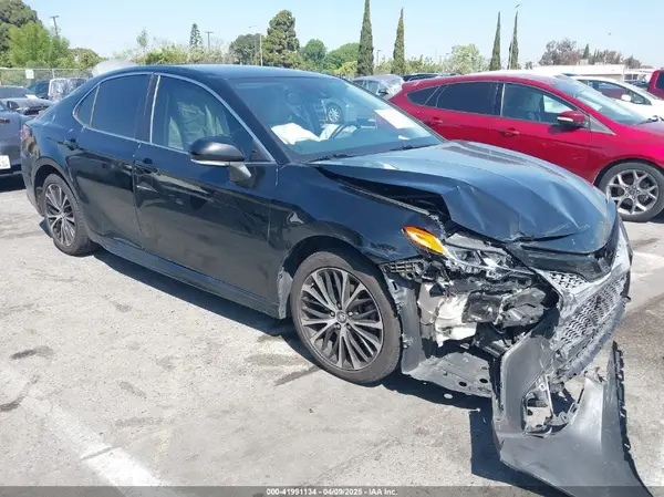 4T1B11HK7JU622814 2018 TOYOTA CAMRY - Image 1
