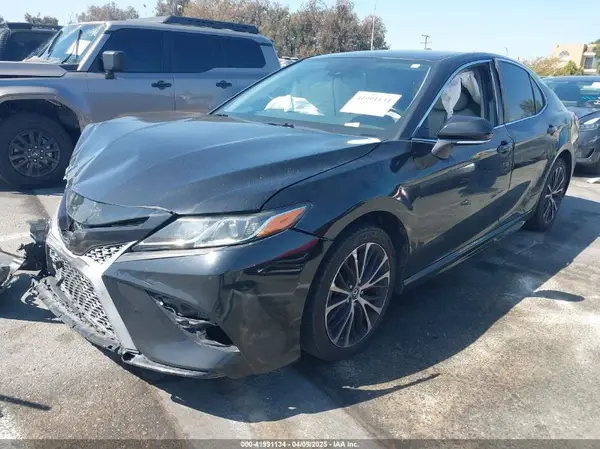 4T1B11HK7JU622814 2018 TOYOTA CAMRY - Image 2