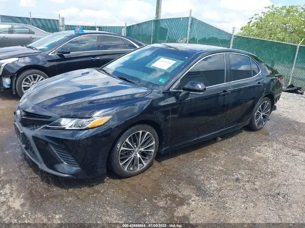 4T1B11HK7JU623011 2018 TOYOTA CAMRY - Image 2