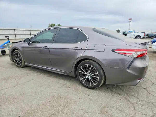 4T1B11HK7JU623185 2018 TOYOTA CAMRY - Image 2