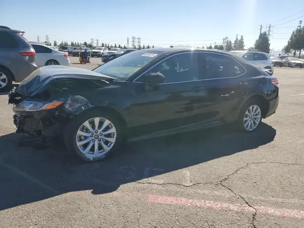 4T1B11HK7JU624756 2018 TOYOTA CAMRY - Image 1