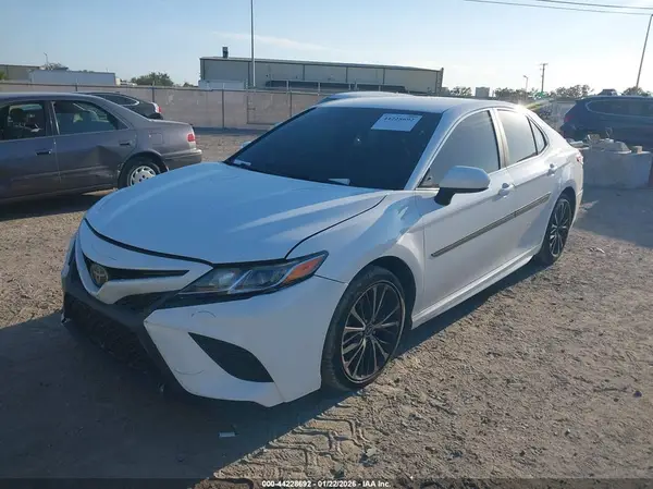 4T1B11HK7JU626751 2018 TOYOTA CAMRY - Image 2