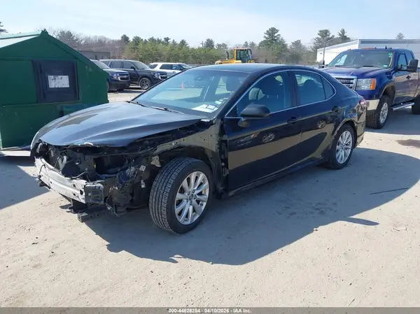 4T1B11HK7JU627303 2018 TOYOTA CAMRY - Image 2