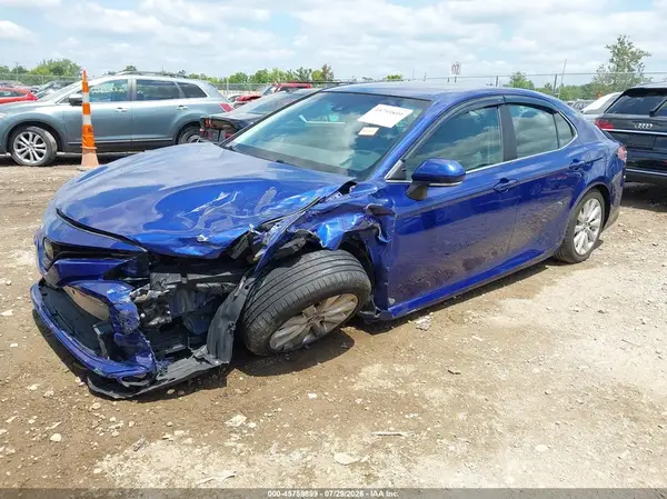 4T1B11HK7JU627589 2018 TOYOTA CAMRY - Image 2