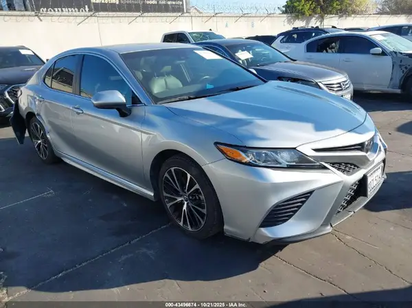 4T1B11HK7JU628497 2018 TOYOTA CAMRY - Image 1