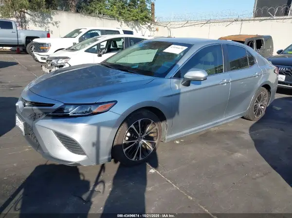 4T1B11HK7JU628497 2018 TOYOTA CAMRY - Image 2