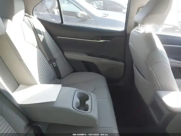 4T1B11HK7JU628497 2018 TOYOTA CAMRY - Image 8