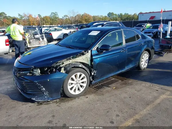 4T1B11HK7JU629651 2018 TOYOTA CAMRY - Image 2