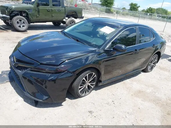 4T1B11HK7JU630038 2018 TOYOTA CAMRY - Image 2