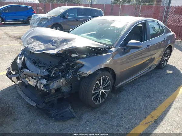 4T1B11HK7JU630203 2018 TOYOTA CAMRY - Image 2