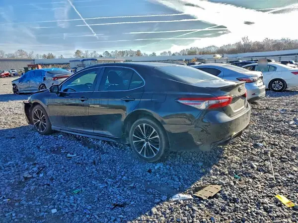 4T1B11HK7JU631366 2018 TOYOTA CAMRY - Image 2