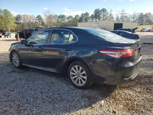 4T1B11HK7JU631965 2018 TOYOTA CAMRY - Image 2