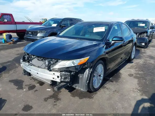 4T1B11HK7JU632744 2018 TOYOTA CAMRY - Image 2