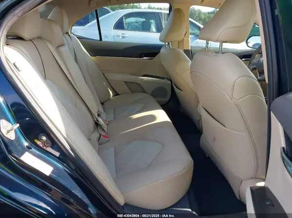 4T1B11HK7JU632744 2018 TOYOTA CAMRY - Image 8