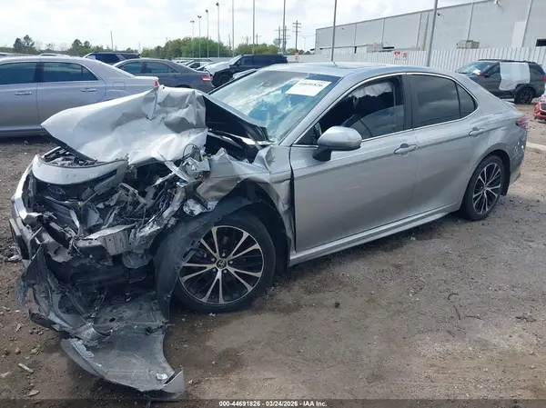 4T1B11HK7JU632839 2018 TOYOTA CAMRY - Image 2