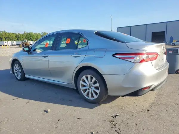 4T1B11HK7JU634297 2018 TOYOTA CAMRY - Image 2