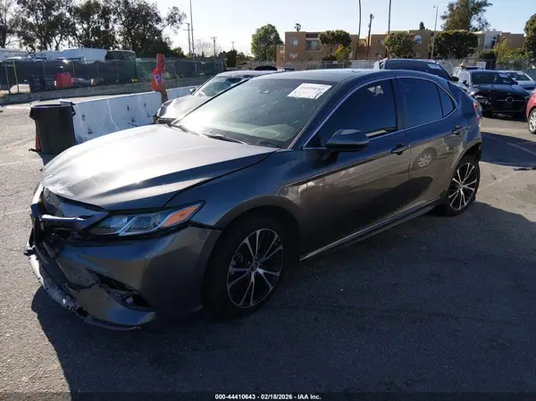 4T1B11HK7JU634591 2018 TOYOTA CAMRY - Image 2