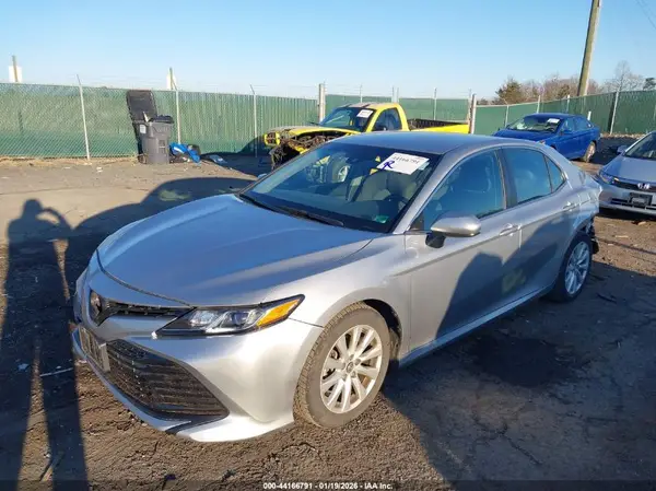 4T1B11HK7JU634882 2018 TOYOTA CAMRY - Image 2