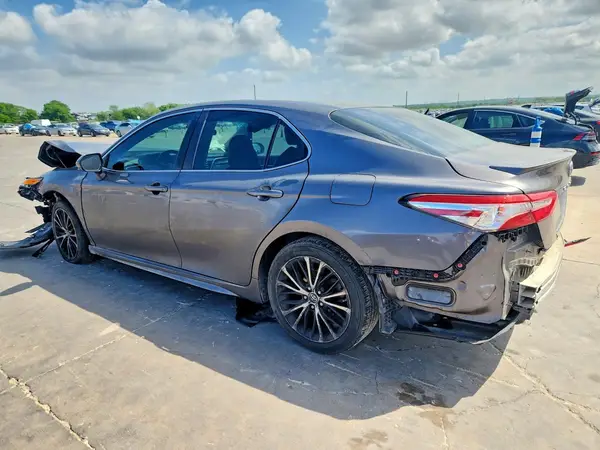 4T1B11HK7JU636499 2018 TOYOTA CAMRY - Image 2