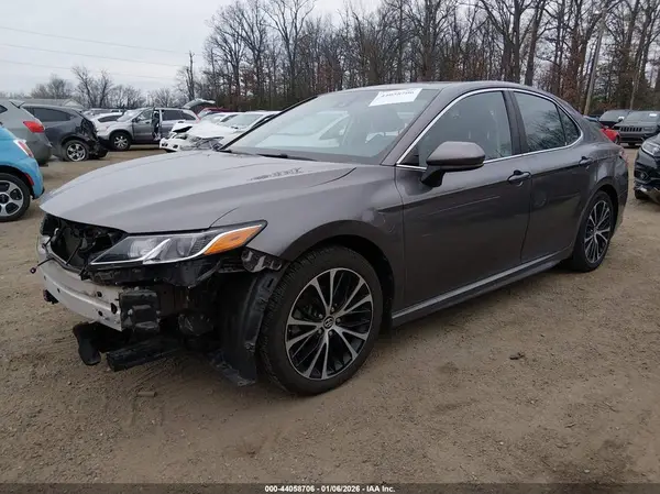 4T1B11HK7JU636616 2018 TOYOTA CAMRY - Image 2
