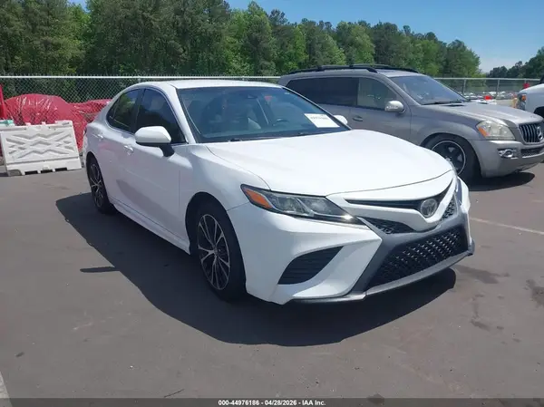 4T1B11HK7JU636678 2018 TOYOTA CAMRY - Image 1