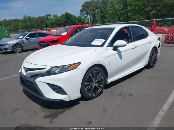 4T1B11HK7JU636678 2018 TOYOTA CAMRY - Image 2
