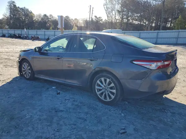 4T1B11HK7JU638317 2018 TOYOTA CAMRY - Image 2