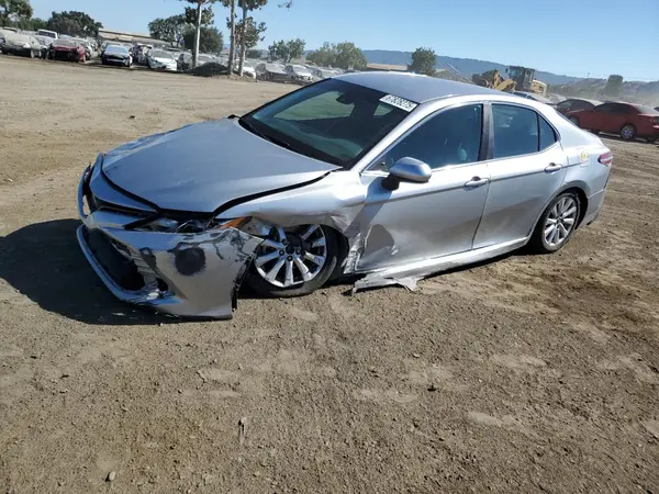 4T1B11HK7JU638463 2018 TOYOTA CAMRY - Image 1