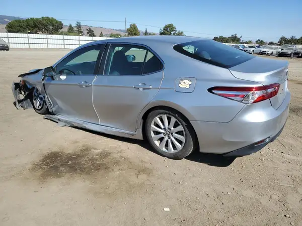 4T1B11HK7JU638463 2018 TOYOTA CAMRY - Image 2