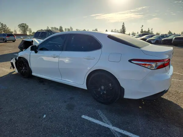 4T1B11HK7JU638897 2018 TOYOTA CAMRY - Image 2