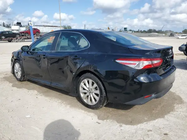 4T1B11HK7JU639368 2018 TOYOTA CAMRY - Image 2