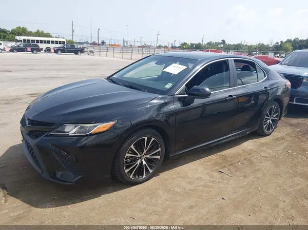 4T1B11HK7JU639869 2018 TOYOTA CAMRY - Image 2