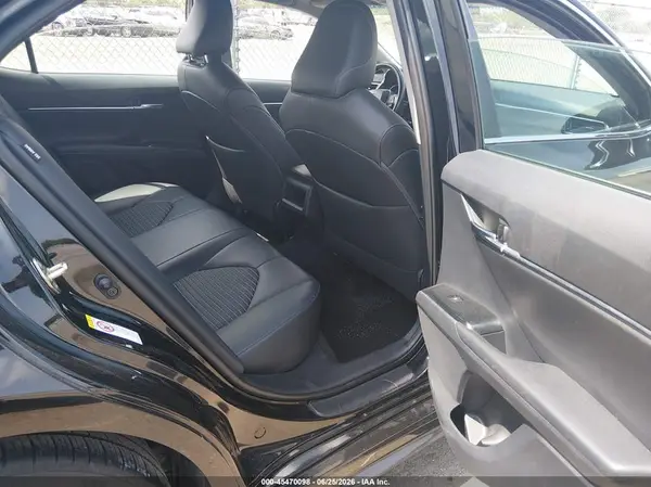 4T1B11HK7JU639869 2018 TOYOTA CAMRY - Image 8