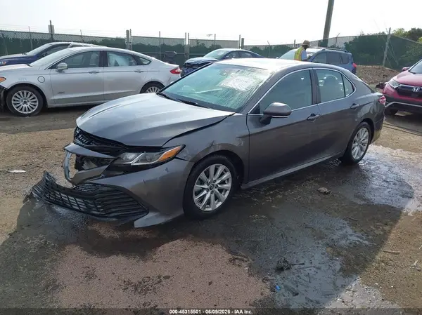 4T1B11HK7JU640889 2018 TOYOTA CAMRY - Image 2