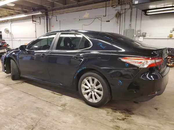 4T1B11HK7JU640911 2018 TOYOTA CAMRY - Image 2