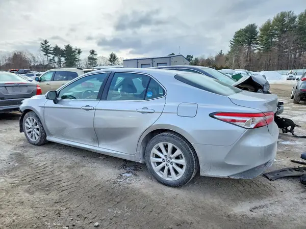 4T1B11HK7JU641170 2018 TOYOTA CAMRY - Image 2