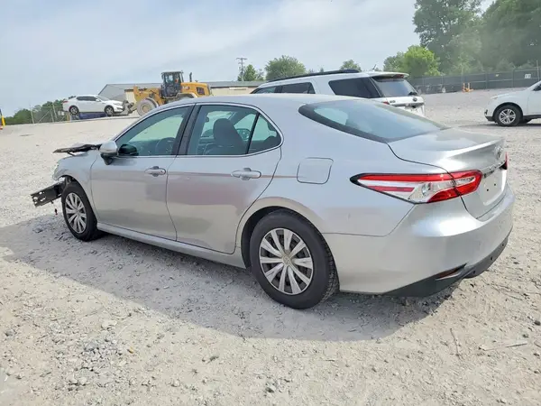 4T1B11HK7JU641458 2018 TOYOTA CAMRY - Image 2