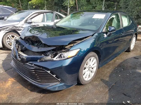 4T1B11HK7JU641685 2018 TOYOTA CAMRY - Image 2