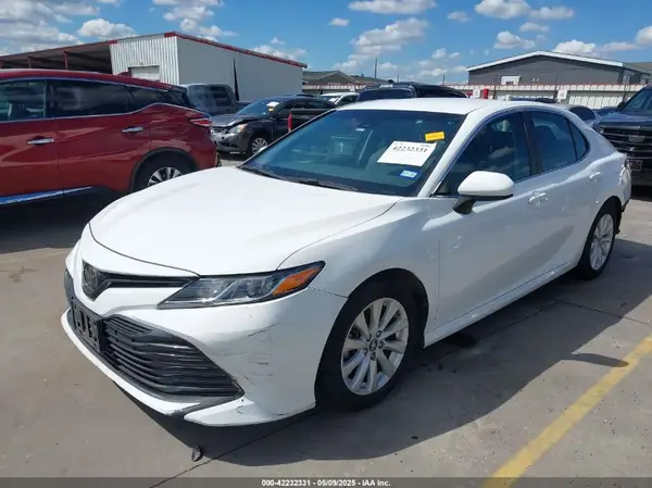 4T1B11HK7JU642545 2018 TOYOTA CAMRY - Image 2