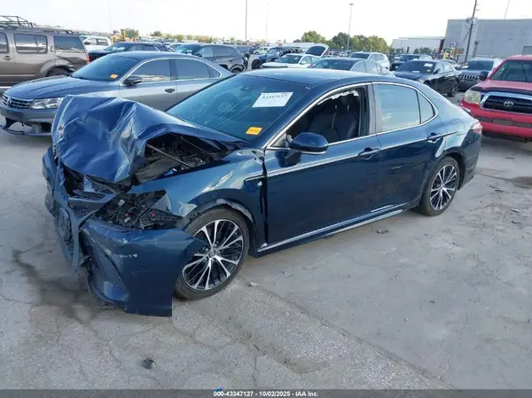 4T1B11HK7JU642741 2018 TOYOTA CAMRY - Image 2