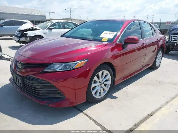 4T1B11HK7JU644117 2018 TOYOTA CAMRY - Image 2