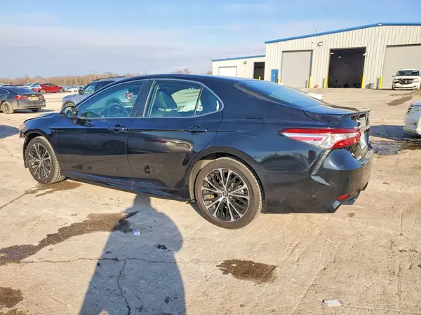 4T1B11HK7JU644196 2018 TOYOTA CAMRY - Image 2