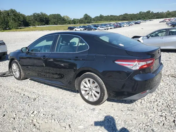4T1B11HK7JU645817 2018 TOYOTA CAMRY - Image 2