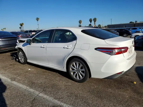 4T1B11HK7JU646174 2018 TOYOTA CAMRY - Image 2