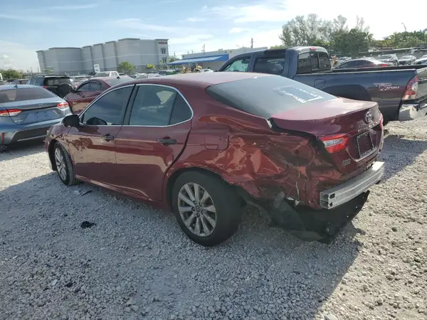4T1B11HK7JU647714 2018 TOYOTA CAMRY - Image 2
